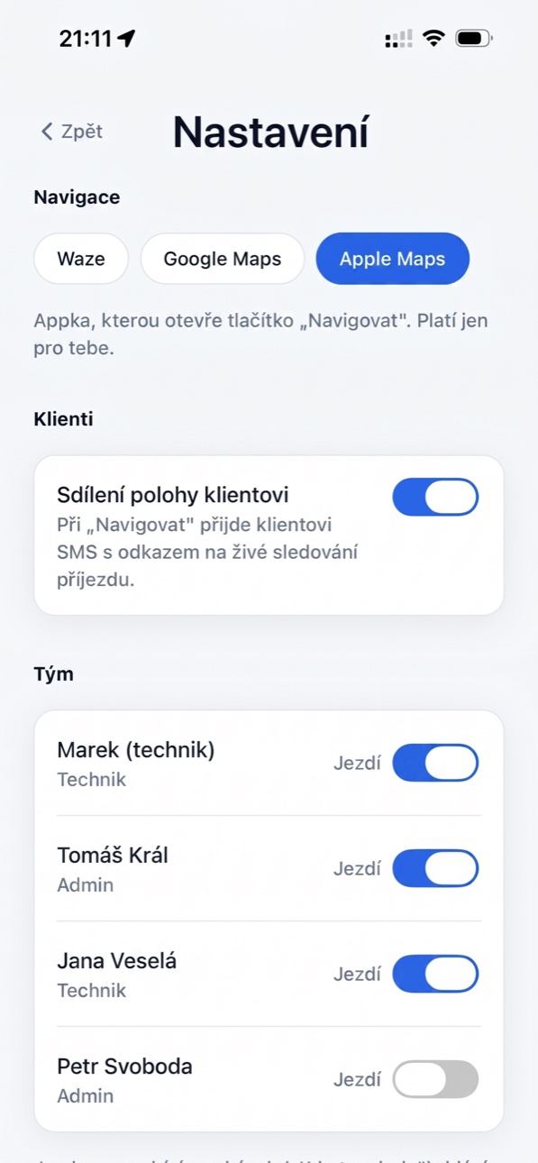 Nastavení — volba navigace, sdílení polohy klientovi a přepínače Jezdí u členů týmu